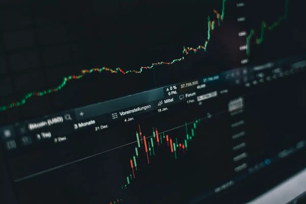 Graphique des prix du pétrole brut montrant les fluctuations et la volatilité des marchés.