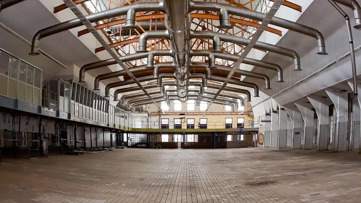 Chaîne de production industrielle modernisée montrant électrification des procédés